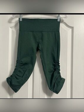 LULULEMON In The Flow Cropped Leggings green women’s size 4 activewear